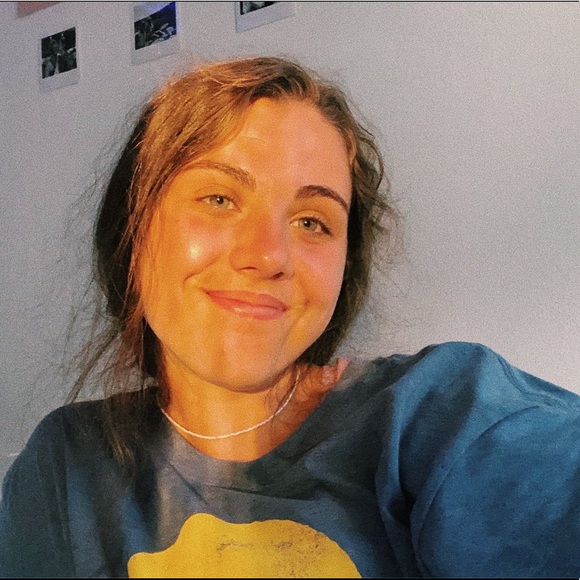 Profile Picture of Anna Felten (@annafelten) on Poshmark