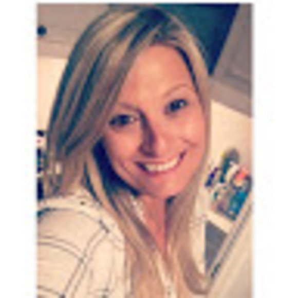 Profile Picture of Elyse Kotkin (@elysekotkin) on Poshmark