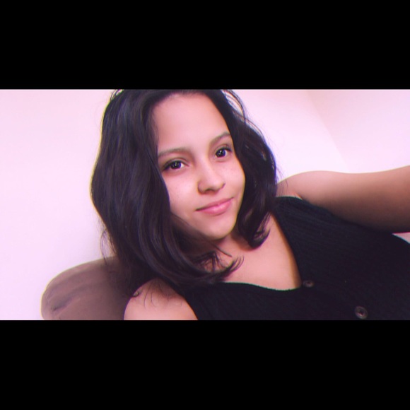 Profile Picture of Xenia Ramos (@xenia_20) on Poshmark