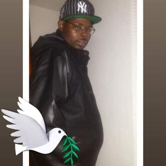 Profile Picture of Arthur Leary (@artistwright78) on Poshmark