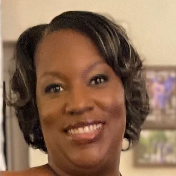 Profile Picture of Jeanine Andrews (@jeanineia1) on Poshmark