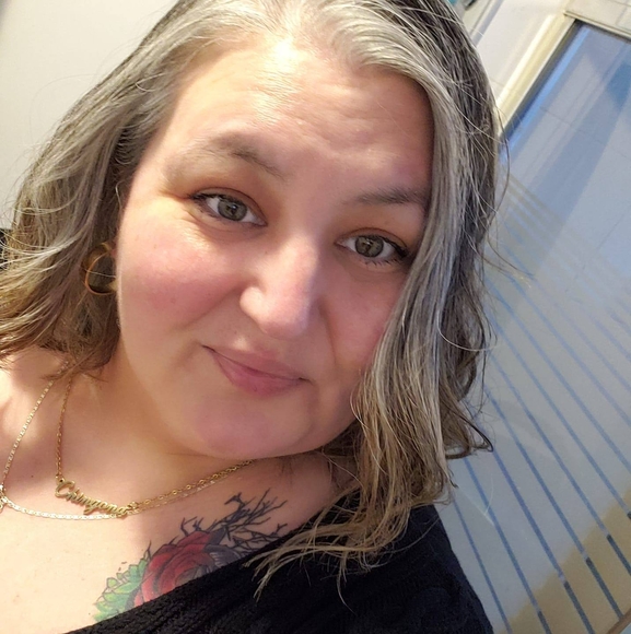 Profile Picture of Raquel Lucas (@raqlynn) on Poshmark