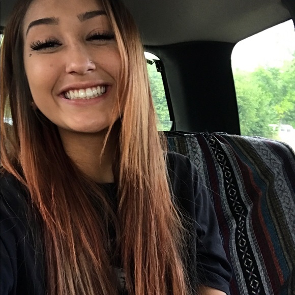 Profile Picture of Helen Holstein (@heennn) on Poshmark