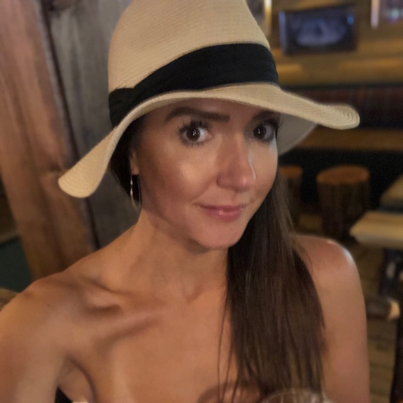 Profile Picture of Allison Lukanich (@allisonlukanich) on Poshmark