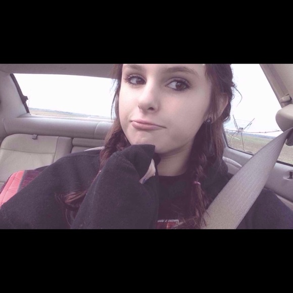 Profile Picture of Britney Hale (@britneyh_14) on Poshmark
