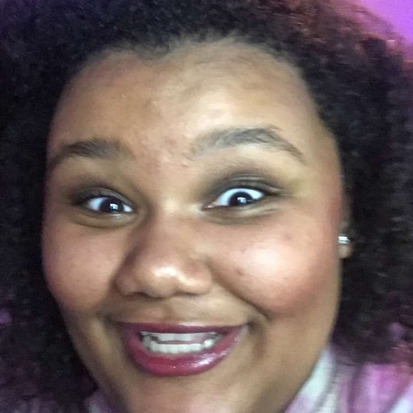 Profile Picture of Josalynn Hermens (@ndbdhdh) on Poshmark