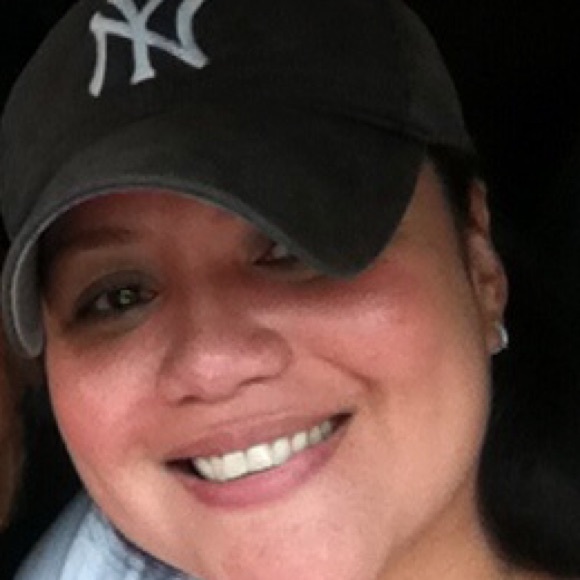 Profile Picture of Anna Clabby (@annabananaclab) on Poshmark