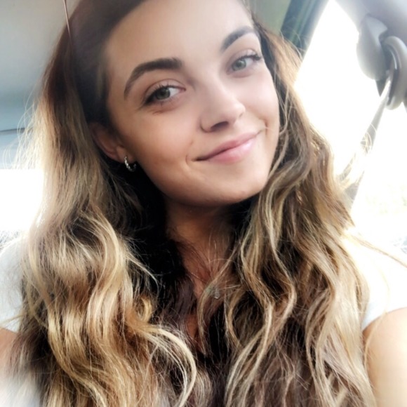 Profile Picture of Gianna Casmirri (@giannacasmirri) on Poshmark