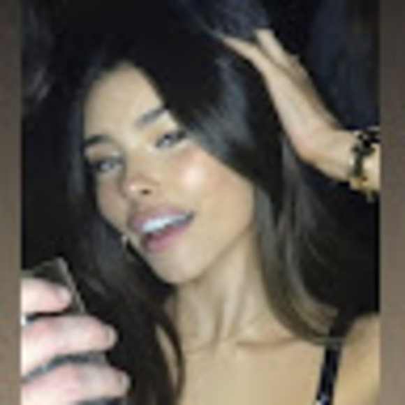 Profile Picture of Francesca Aapple (@francescaaapple) on Poshmark