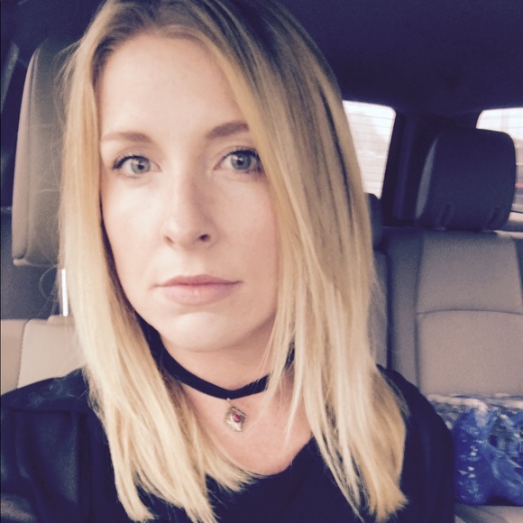 Profile Picture of Rachelle Bailey (@rbailey1986) on Poshmark