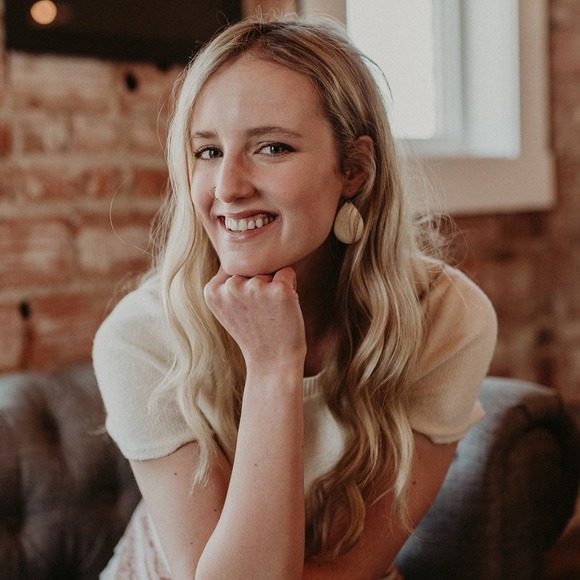 Profile Picture of Haley Bydalek (@haleybydalek) on Poshmark