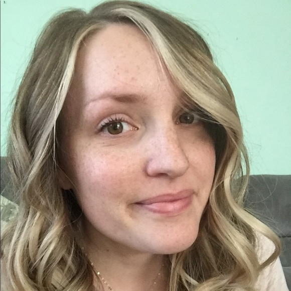 Profile Picture of Magdalyn Ponstein (@magdalyn67) on Poshmark