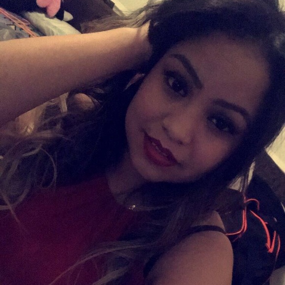 Profile Picture of Cristal Perez (@lisvedperez) on Poshmark