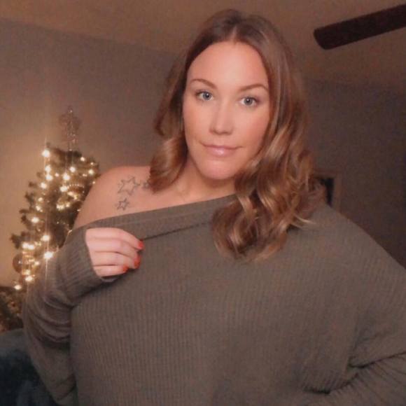 Profile Picture of Jacqueline Quinn (@jackiemq85) on Poshmark