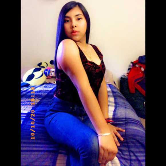 Profile Picture of Alexandra Gonzalez (@alexandragon455) on Poshmark