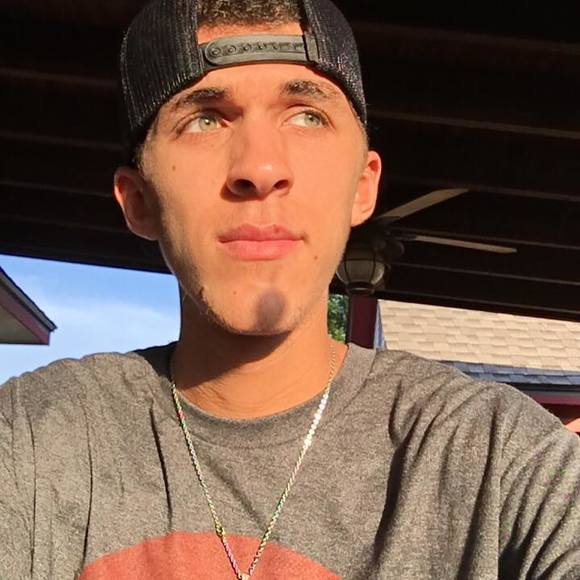 Profile Picture of Brandon Dodd (@brandon4747484) on Poshmark