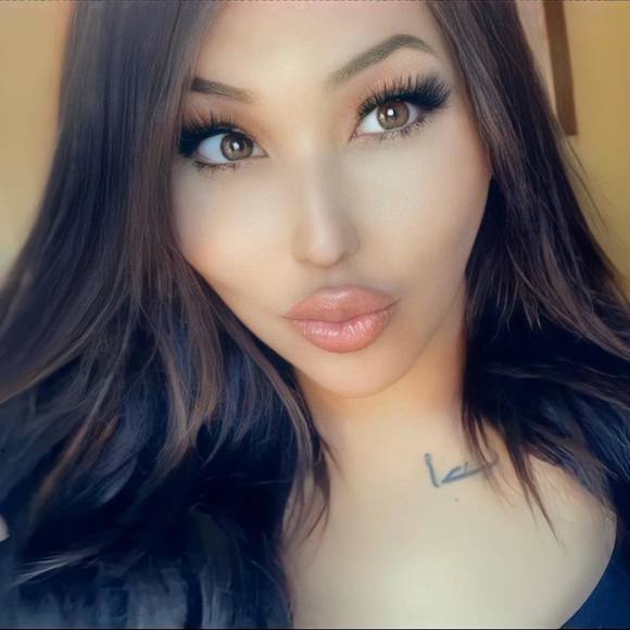 Profile Picture of Shyann Surber (@sherbeerrttt) on Poshmark
