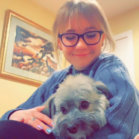 Profile Picture of Emily Guldner (@emilyg12354) on Poshmark