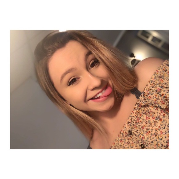 Profile Picture of Mckenna Schleser (@mschleser) on Poshmark