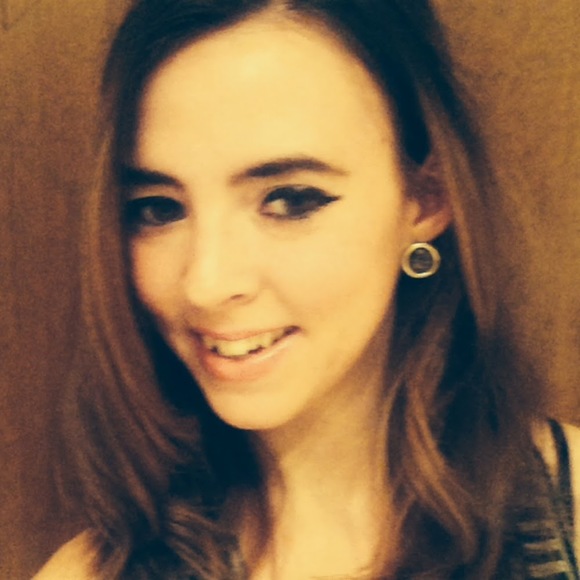 Profile Picture of Michelle Westerhouse (@mmwesterhouse) on Poshmark