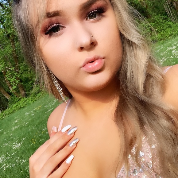 Profile Picture of Erica Arguello (@erica_jaee) on Poshmark