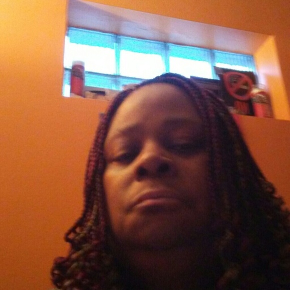 Profile Picture of Debra Long (@momma_4long) on Poshmark