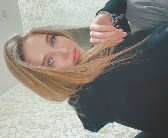 Profile Picture of Stella Morrison (@peamorristel) on Poshmark