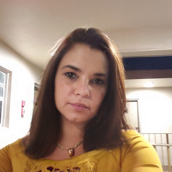 Profile Picture of Clarivel Diaz (@claridiaz67) on Poshmark