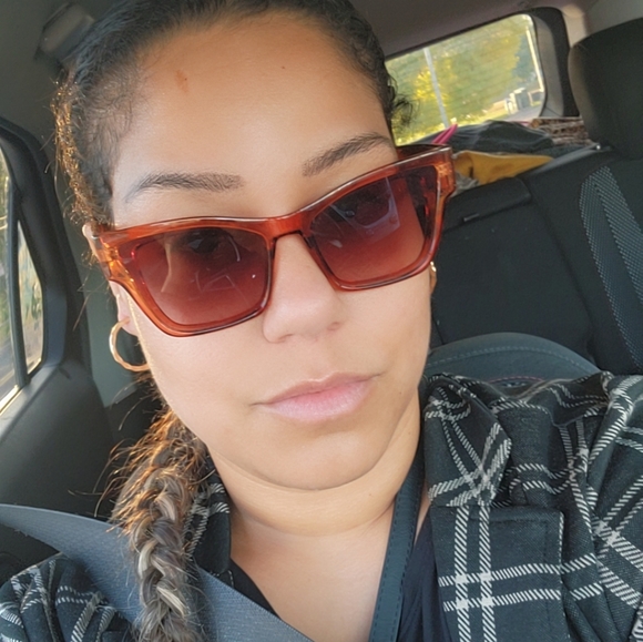 Jasmine Benike - Poshmark Profile Picture of Jasmine Benike (@jtbsd) on Poshmark