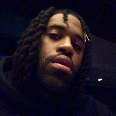 Profile Picture of LYSS G. (@GaudyHands) on Twitter