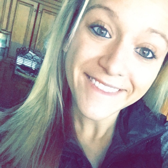 Profile Picture of Julianne Spring (@jspring6) on Poshmark
