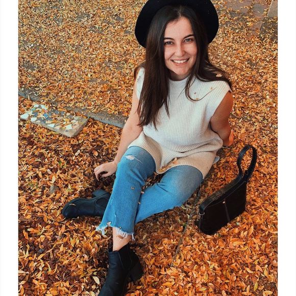 Profile Picture of Xhulia Doko (@xhuliadoko26) on Poshmark