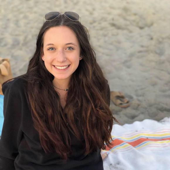 Profile Picture of Dani Morgen (@daniellemorgen) on Poshmark