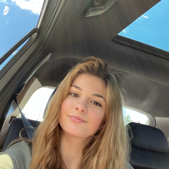 Profile Picture of Navi Prange (@navi_prange16) on Poshmark