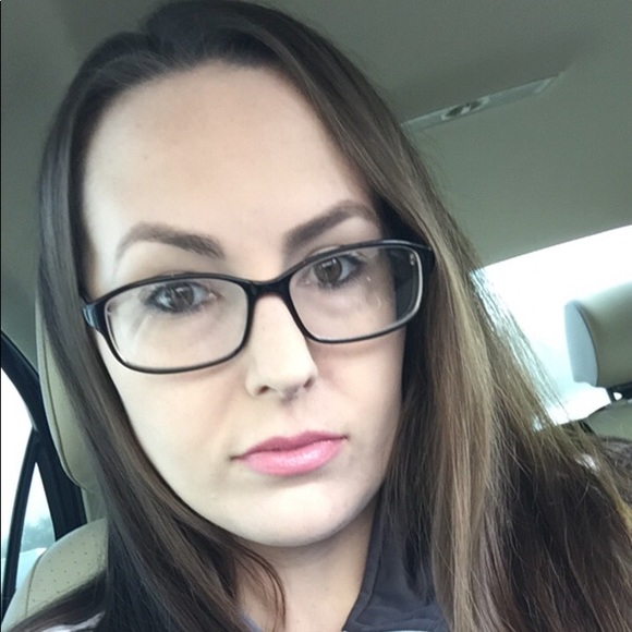 Profile Picture of Victoria Cascarelli (@vickiefox88) on Poshmark