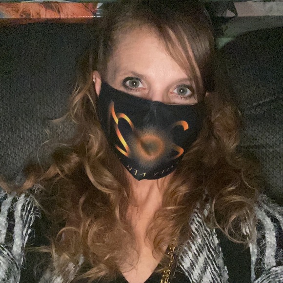Profile Picture of Amy Vanderpool (@amyvanderpoo437) on Poshmark