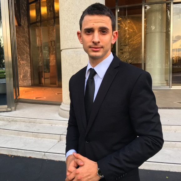 Profile Picture of Alex Lellos (@alellos324) on Poshmark