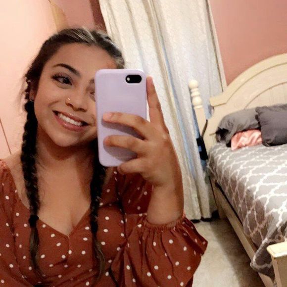 Profile Picture of Clarissa Cepeda (@cccxc) on Poshmark