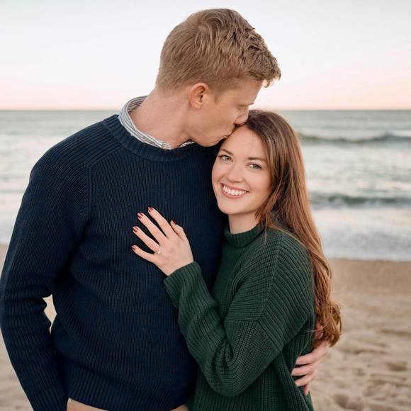 Profile Picture of Carolyn Cunniffe (@carolyncunniffe) on Poshmark