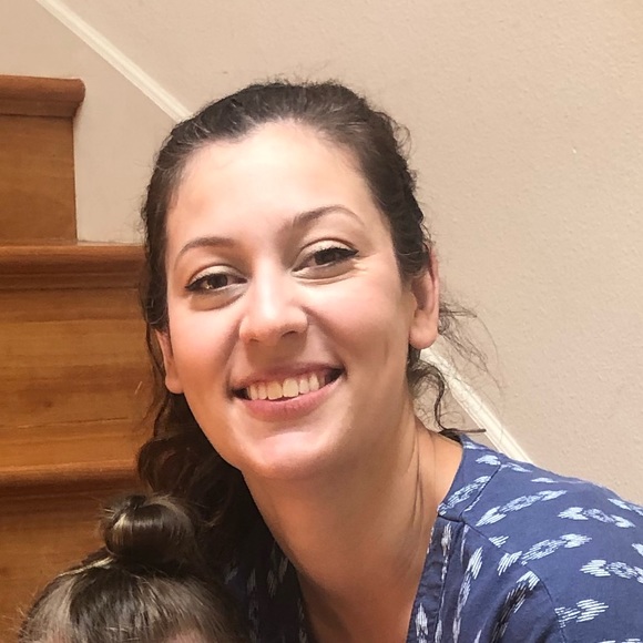 Profile Picture of Lindsey Lavios (@lindsey335) on Poshmark