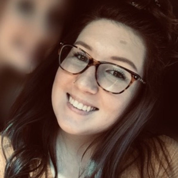 Abbie Dylinski - Poshmark Profile Picture of Abbie Dylinski (@abbie_grace) on Poshmark