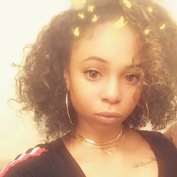 Profile Picture of Felicia Hosley (@fehosley) on Poshmark