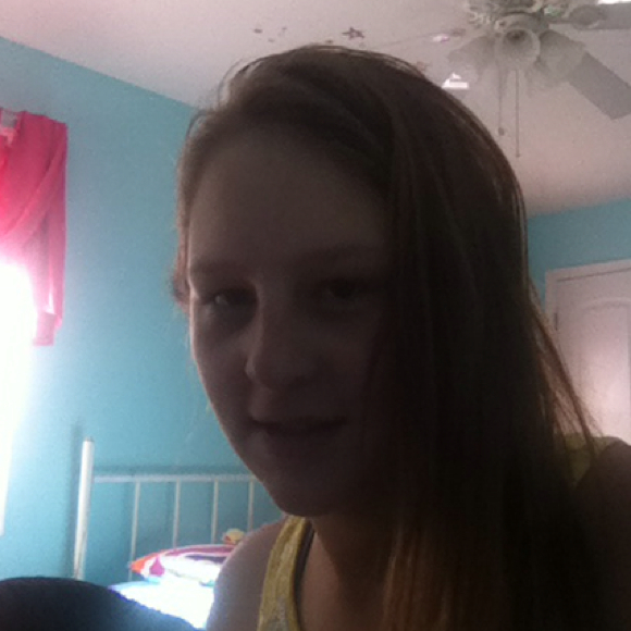 Profile Picture of Sarah Arnsdorff (@buckwildgirl614) on Poshmark