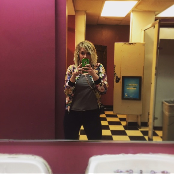 Profile Picture of K. Bergethon (@kbergeth) on Poshmark