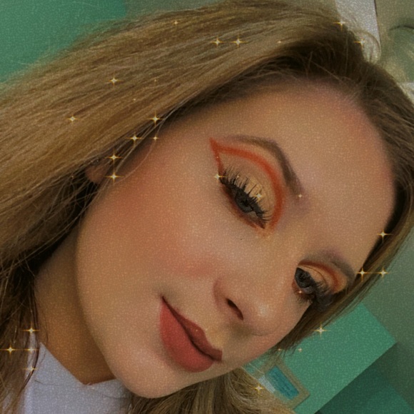 Profile Picture of Hannah Plukas (@hplukas) on Poshmark