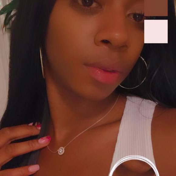 Profile Picture of Danielle Standley (@danniexoxo23) on Poshmark