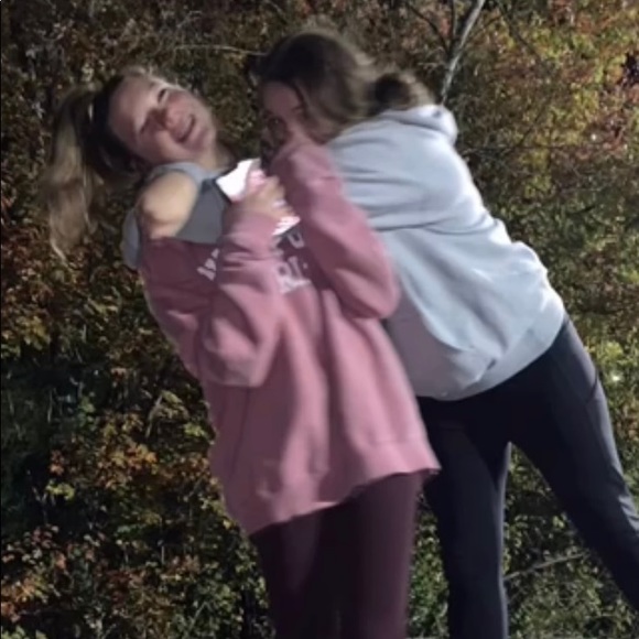 Profile Picture of Caroline Straka (@carolinesiscool) on Poshmark