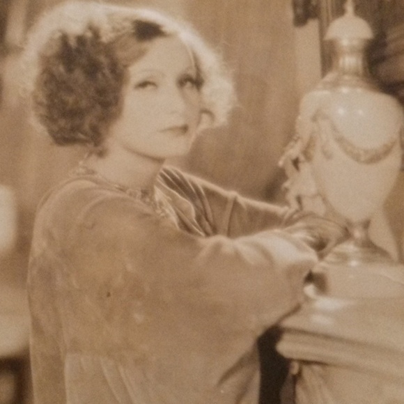 Profile Picture of Jeannie Aviles (@slimyapple) on Poshmark