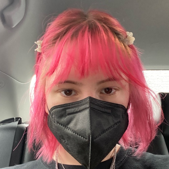 Profile Picture of Maya Conneally (@mayaconneally) on Poshmark