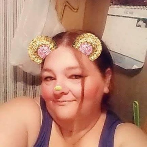 Profile Picture of Amanda Goodroe (@amandagoodroe) on Poshmark